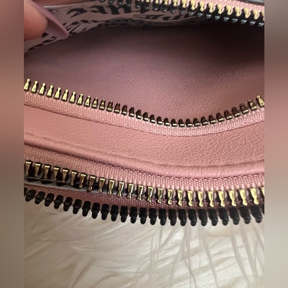 Gorgeous Juicy Couture Wristlet - Picture 4 of 4